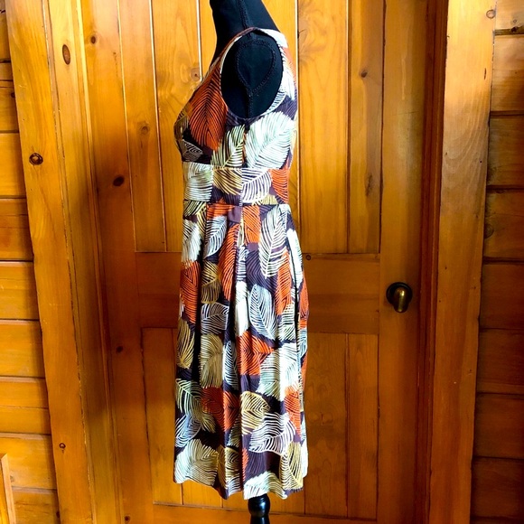 LONDON TIMES Sleeveless V-neck Dress (2) - Picture 5 of 17